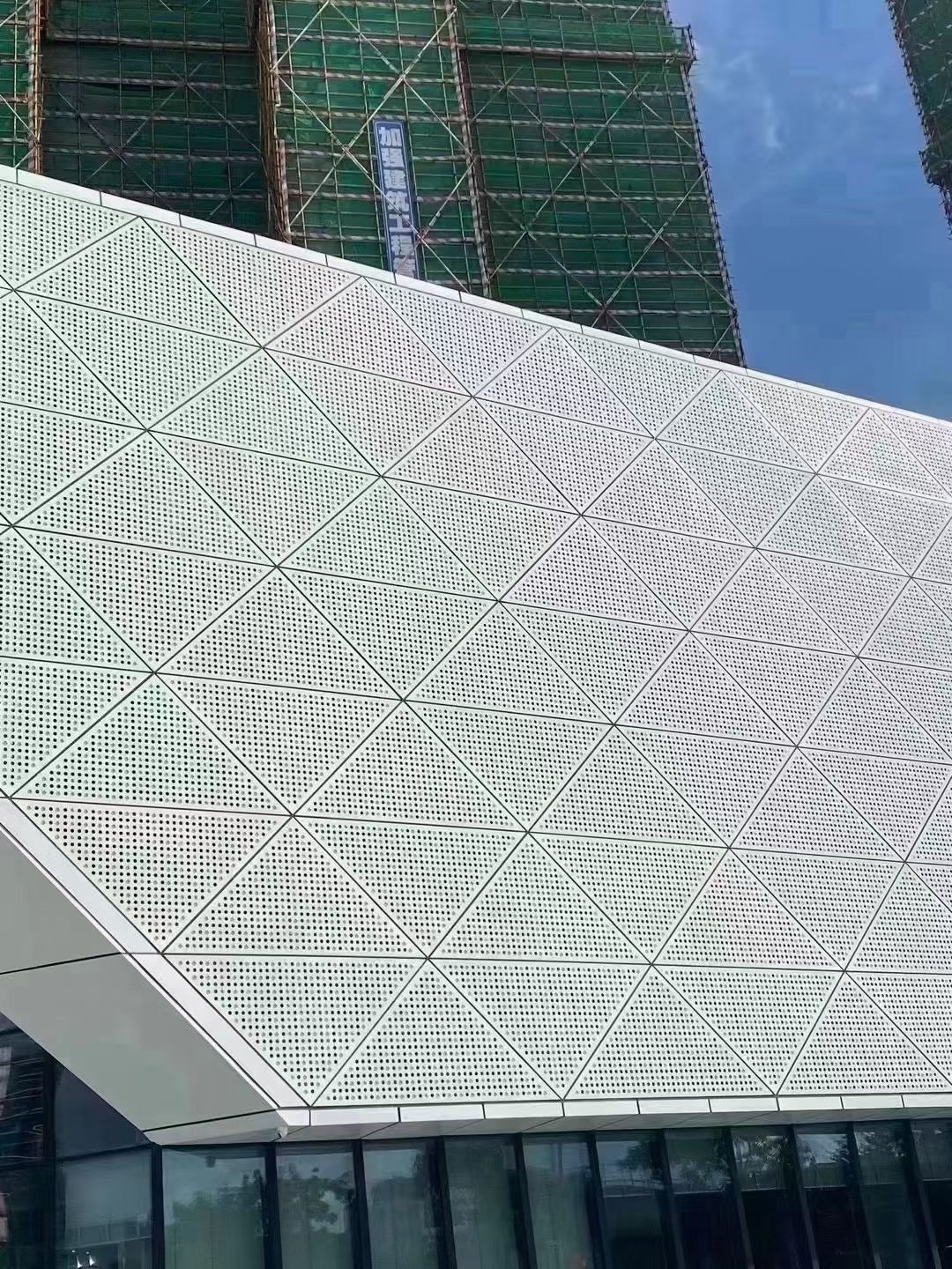 氟碳?jí)w鋁單板