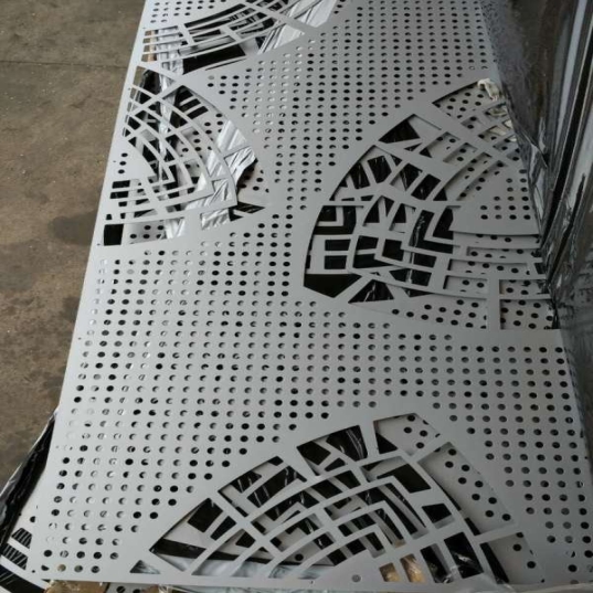 雕刻鏤空鋁單板